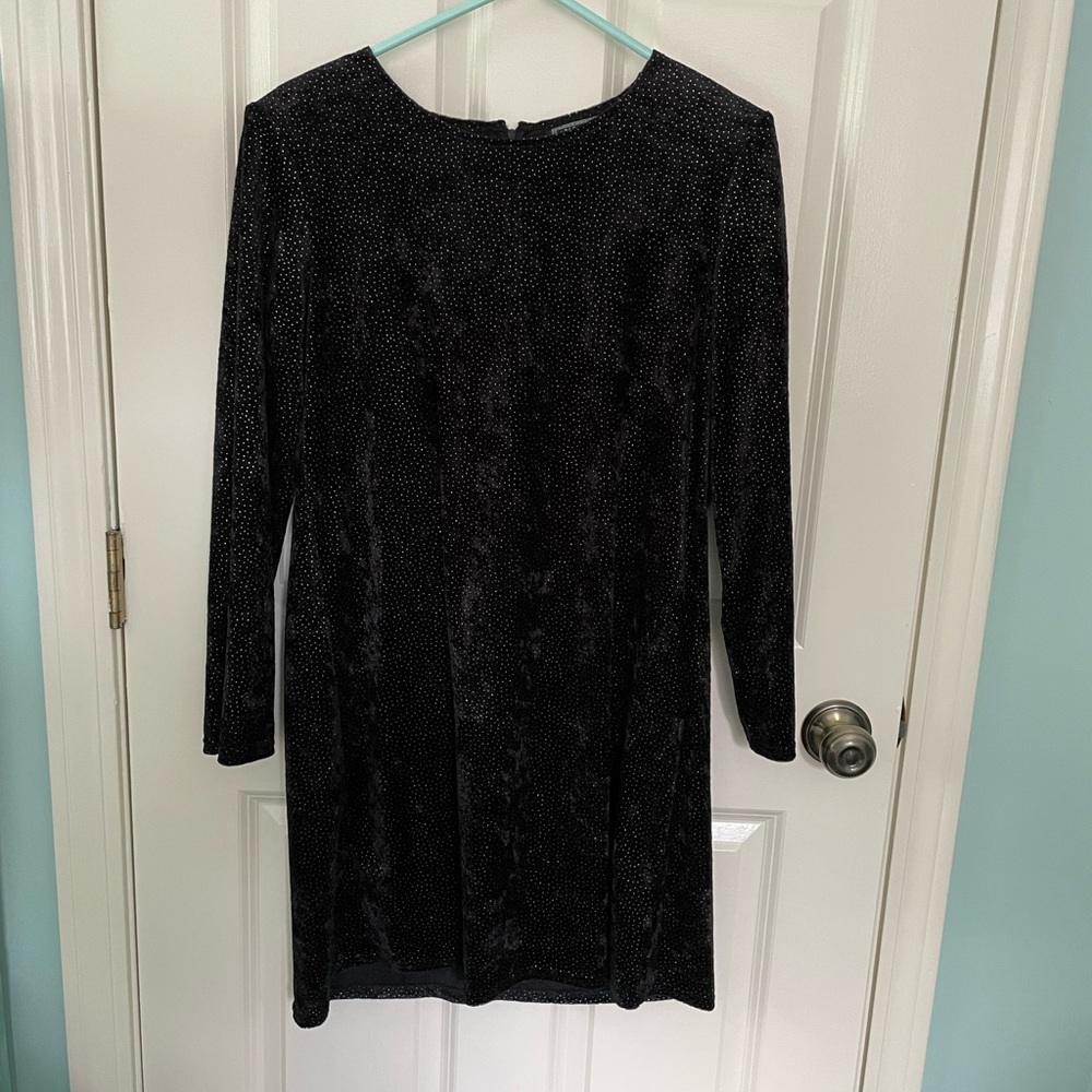 Black long sleeve Katlyn Farrel velour dress 8P